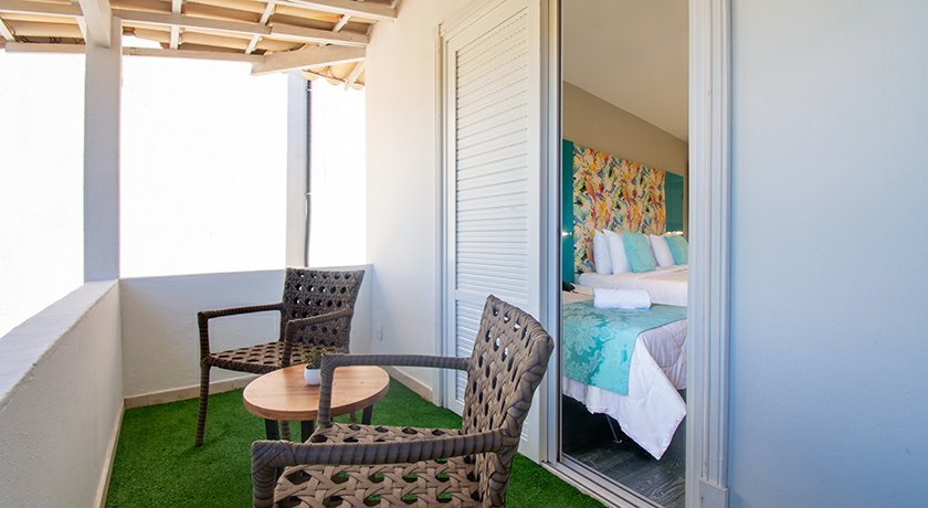 habitacion-luxo-triple-hotel-pousada-aroma-do-mar-23803.jpg