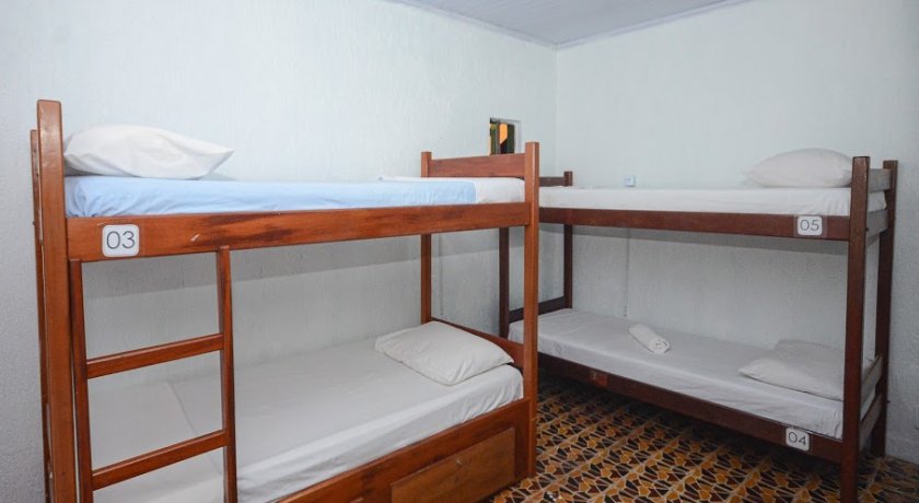 habitacion-p1-bed-in-6-bed-mixed-dormitory-room-with-shared-bath-hostel-villas-boas-49971.jpg