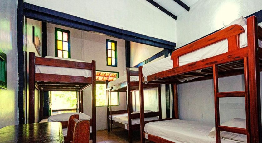 habitacion-p1-bed-in-6-bed-mixed-dormitory-room-with-shared-bath-hostel-villas-boas-97949.jpg