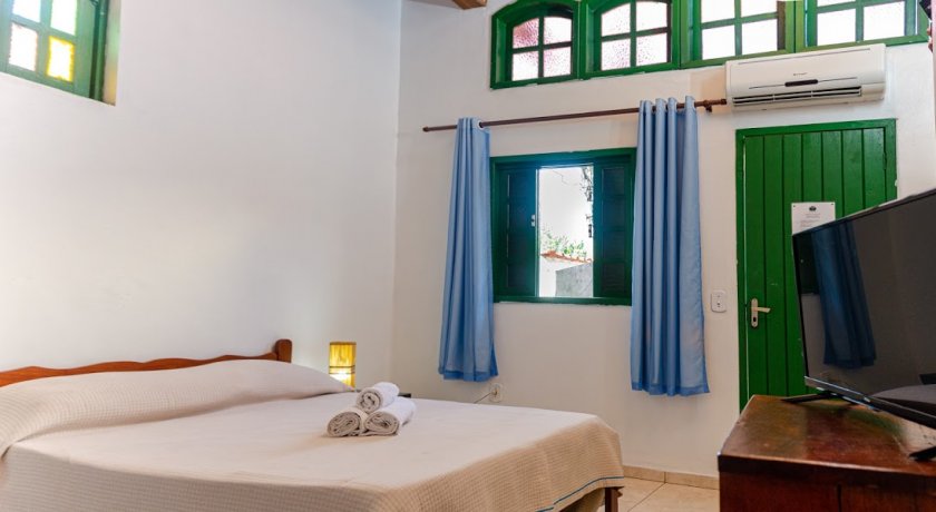 habitacion-p1-double-room-with-private-bathroom-hostel-villas-boas-79856.jpg