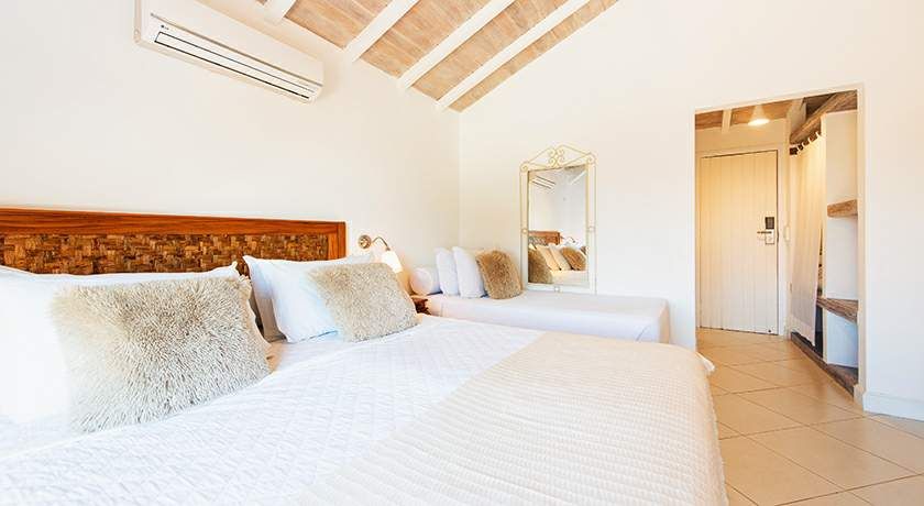 la-pedrera-small-hotel-spa-standard-triple-02.jpg