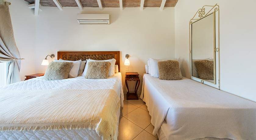 la-pedrera-small-hotel-spa-standard-triple-06.jpg